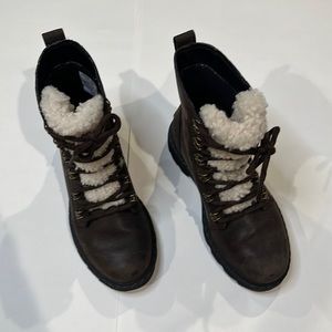 Sorel brown boots, size 6